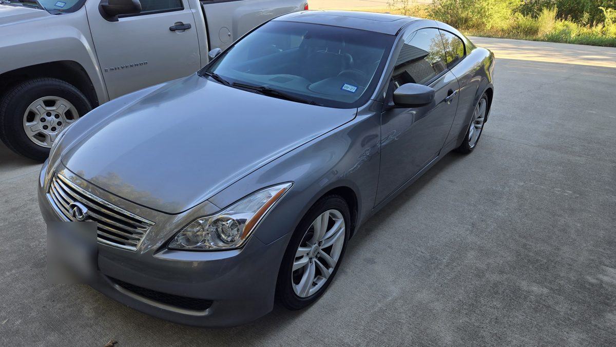 Gray 2010 Infiniti G37 Journey Coupe, front three-quarter view